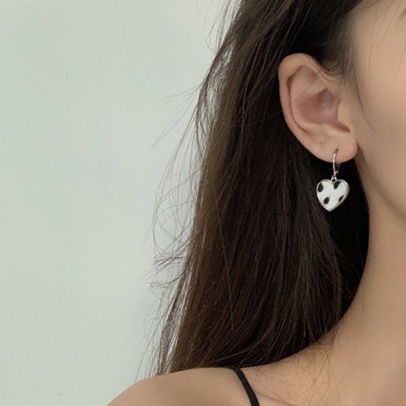 💕Last one Cow Print Hear Huggies Hoops Earrings - Picture 8 of 12